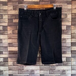 Pre Owned Woman’s Tahari Black Denim Stretch Shorts Size 10